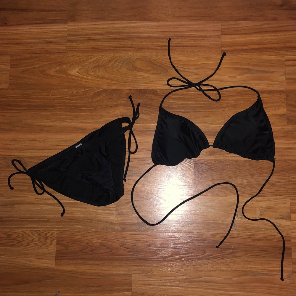 Simple black bikini set